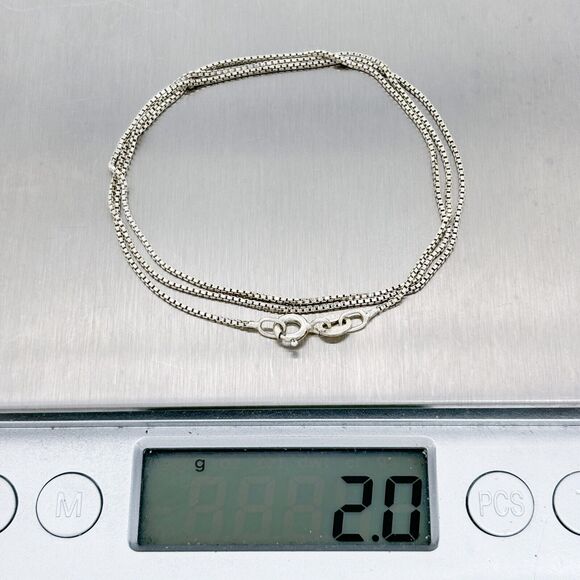 Vintage Italy Sterling Silver 925 0.9mm Fine Box Chain Necklace 18" - Picture 3 of 3